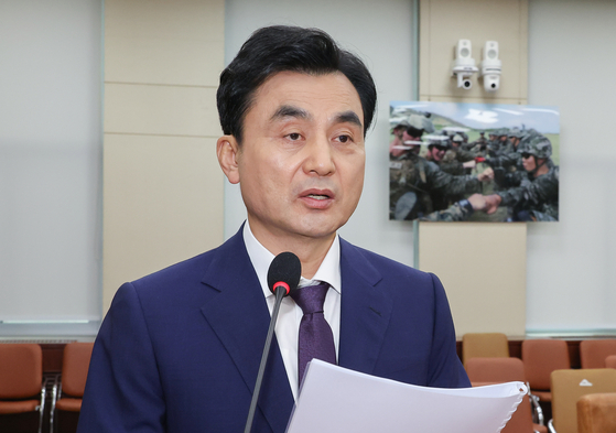 Defense Minister nominee Ahn Gyu-back speaks to lawmakers during a confirmation hearing at the National Assembly in Yeouido, western Seoul on July 15. [YONHAP]