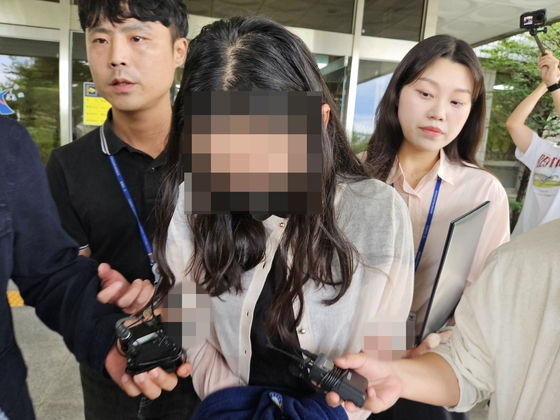 A teacher, who faces arrest on charges including unlawful entry into a school building during the exam period, leaves the Andong Branch of the Daegu District Court on July 14 after attending a pretrial detention hearing. [YONHAP] 