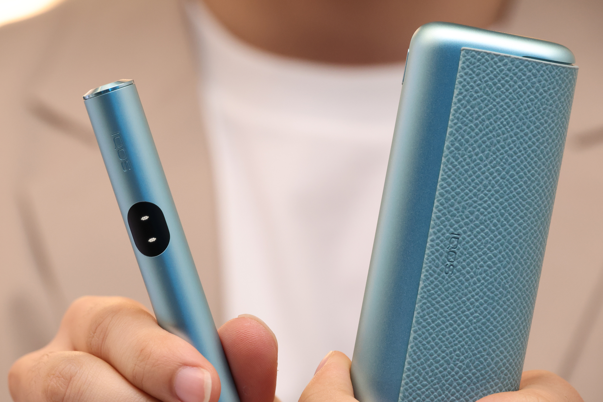 Officials showcase the IQOS ILUMA i series, a heat-not-burn device by Philip Morris Korea, at a launch event held at the Lotte Hotel Seoul in central Seoul on Feb. 5. [YONHAP]