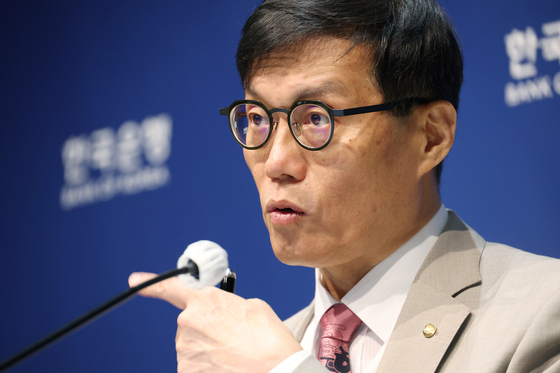 Bank of Korea (BOK) Governor Rhee Chang-yong speaks during a press briefing at the BOK headquarters in Jung District, central Seoul on July 10. [JOINT PRESS CORPS]