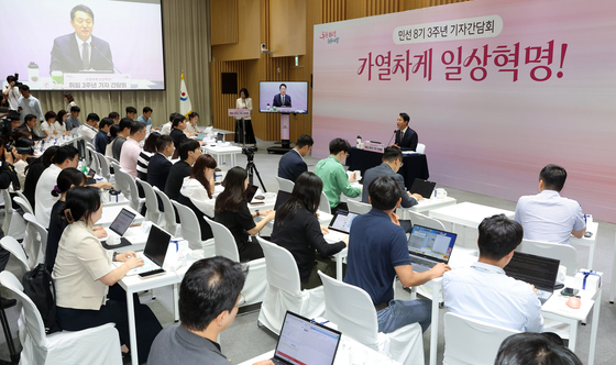 Seoul Mayor Oh Se-hoon speaks during a press conference marking his third year in office at City Hall in central Seoul on July 16. [JOINT PRESS CORPS] 