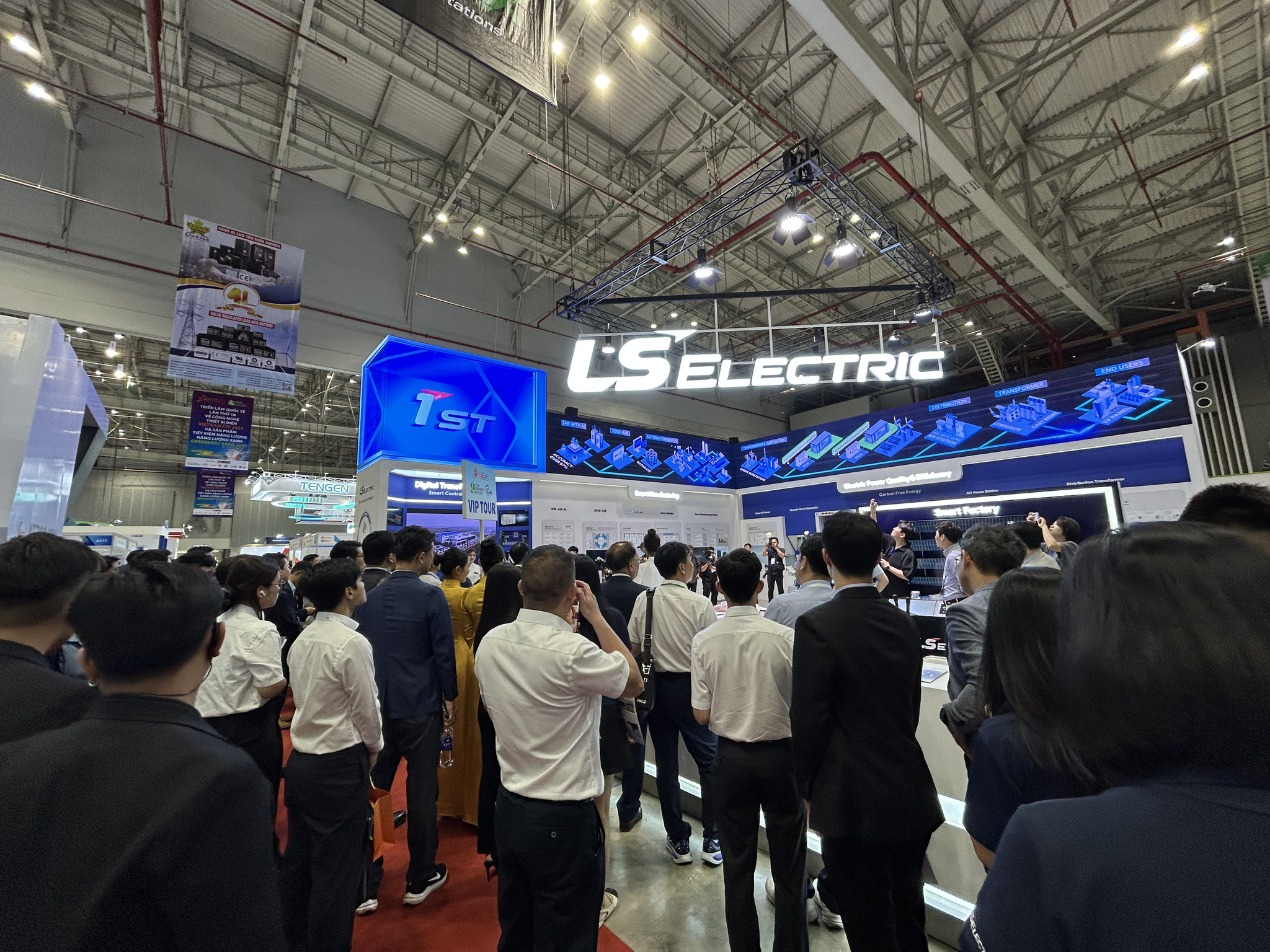 Visitors flock to LS Electric's booth at Elecs Vietnam 2025 at the Saigon Exhibition and Convention Center in Ho Chi Minh City on July 16. [SARAH CHEA]
