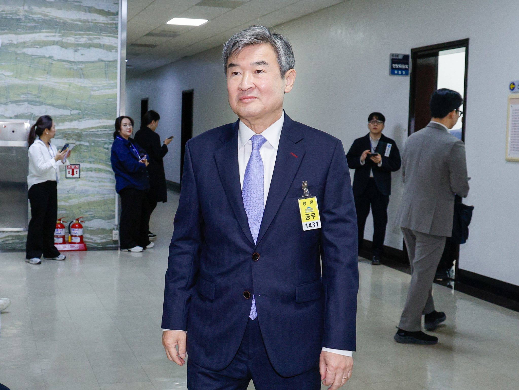 Former National Intelligence Service Director Cho Tae-yong attends a closed-door briefing of the parliamentary intelligence committee at the National Assembly in western Seoul on April 30. [NEWS1]