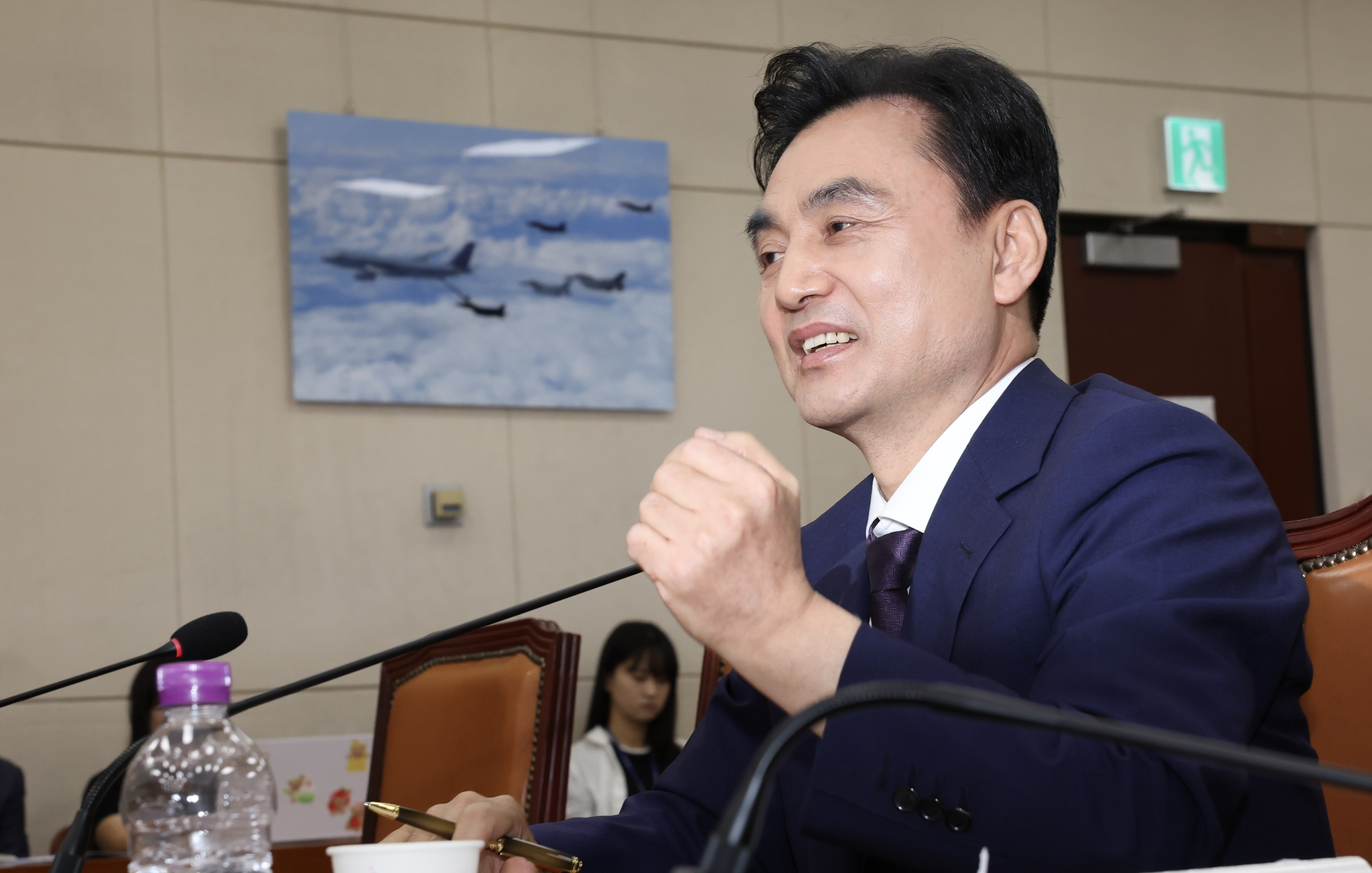 Defense Minister nominee Ahn Gyu-baek speaks to lawmakers during a confirmation hearing at the National Assembly in Yeouido, western Seoul on July 15. [JUN MIN-KYU]