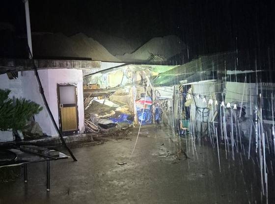 A house is flooded in Jeungpyeong County in North Chungcheong as of 2:15 a.m., July 17. [CHUNGBUK FIRE SERVICE HEADQUARTER]