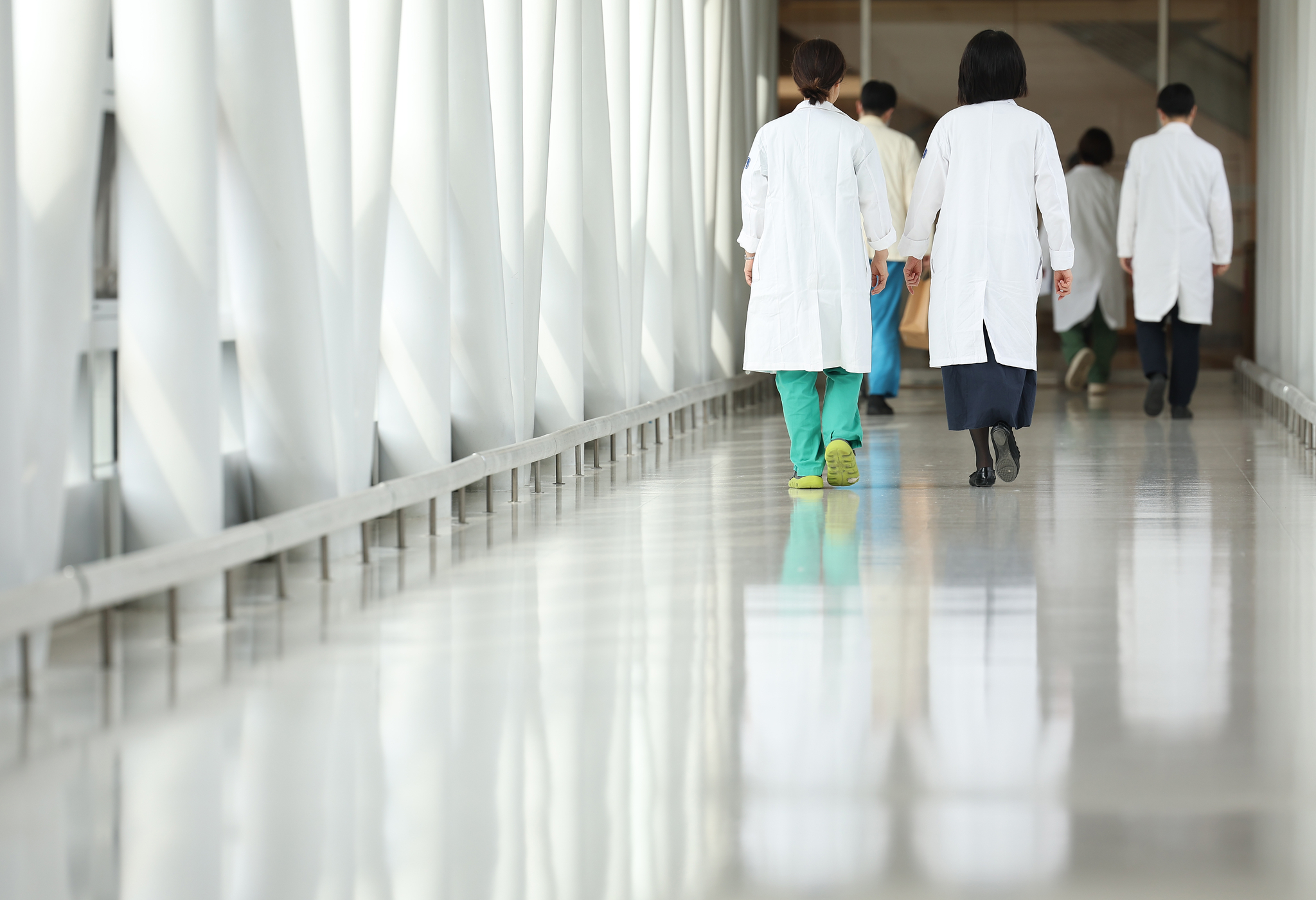 Medical professionals walk inside a general hospital in downtown Seoul on Oct. 28 in 2024 [YONHAP] 