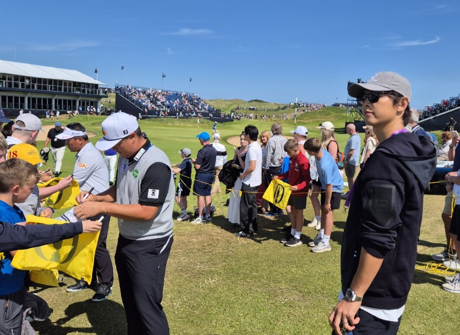 Actor Song Joong-ki visits the Royal Portrush Golf Club in Northern Ireland on July 16 as an official ambassador for The Open Championship’s organizer, The R&A. [SUNG HO-JUN]