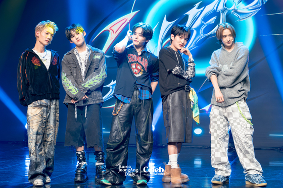 Boy band 1Verse poses for photos during a showcase for the release of its debut single album, “The 1st Verse,” at Ilchi Art Hall in Gangnam District, southern Seoul, on July 18. [DANIELA GONZALEZ PEREZ]
