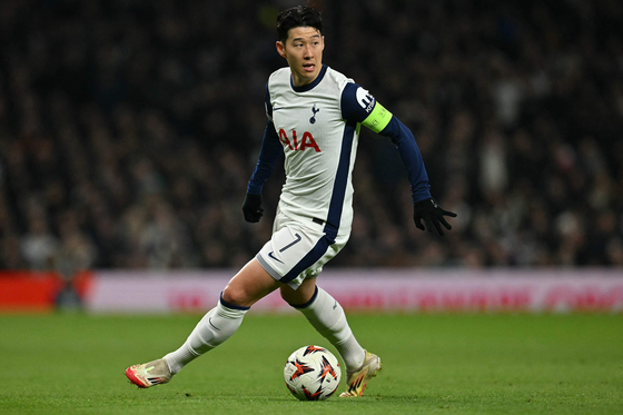 Tottenham Hotspur captain Son Heung-min runs with the ball during a Europa League match against AZ Alkmaar at Tottenham Hotspur Stadium in London on March 25. [AFP/YONHAP] 