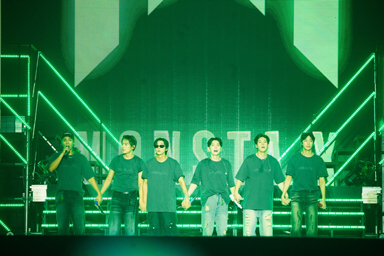 Monsta X performs during its ″Connect X″ show, which took place at the KSPO Dome in southern Seoul from July 18 to 20. [STARSHIP ENTERTAINMENT]
