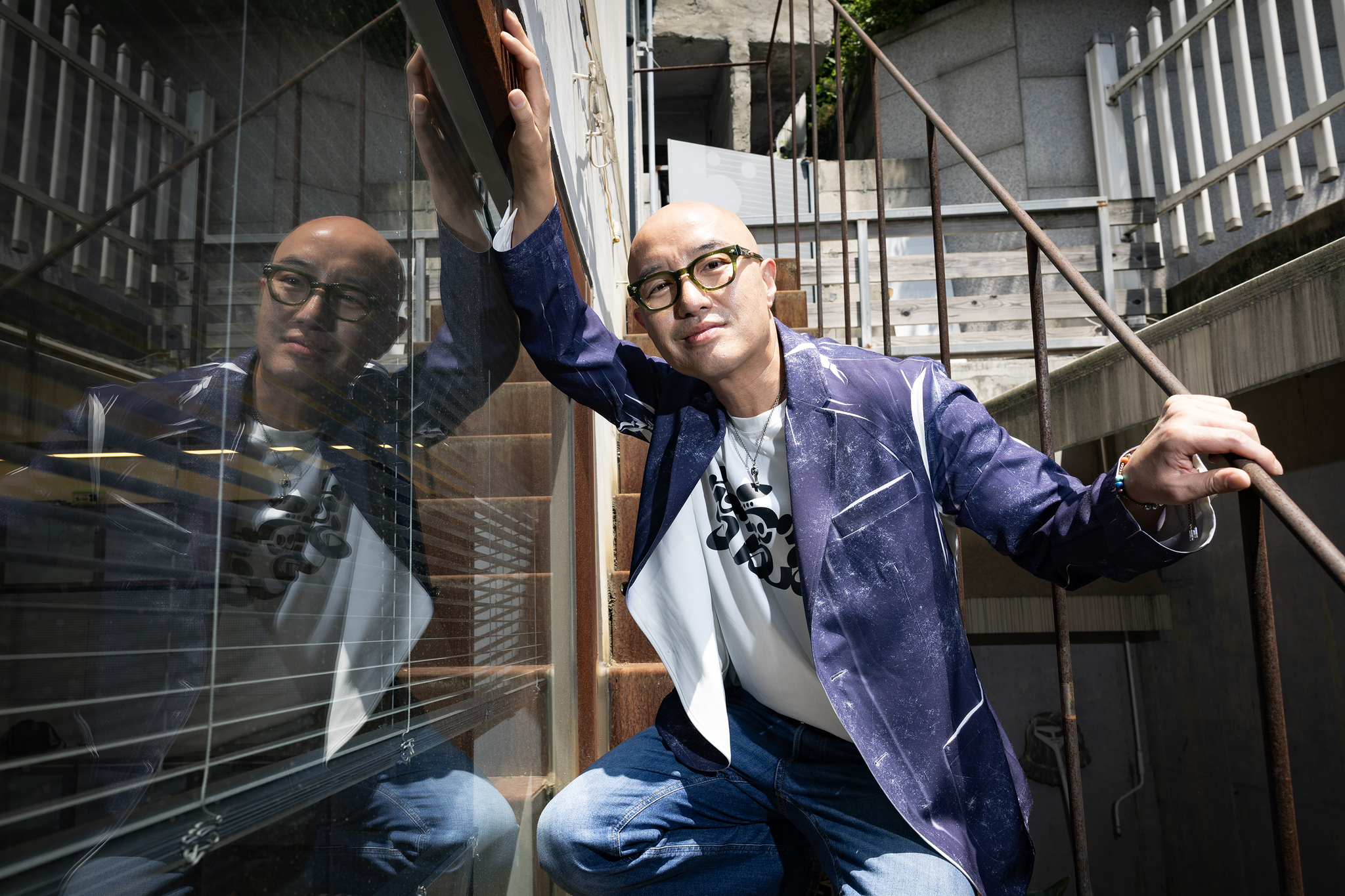 Television personality Hong Seok-cheon poses during an interview with the JoongAng Ilbo at his office in Itaewon, central Seoul, on May 25. [JOONGANG ILBO]