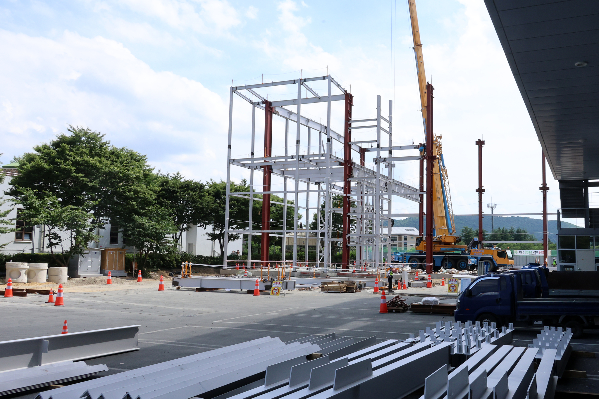 Construction is underway on the media center for the Asia-Pacific Economic Cooperation summit, scheduled for late October at the HICO convention center in Gyeongju, North Gyeongsang, on July 1. [YONHAP]