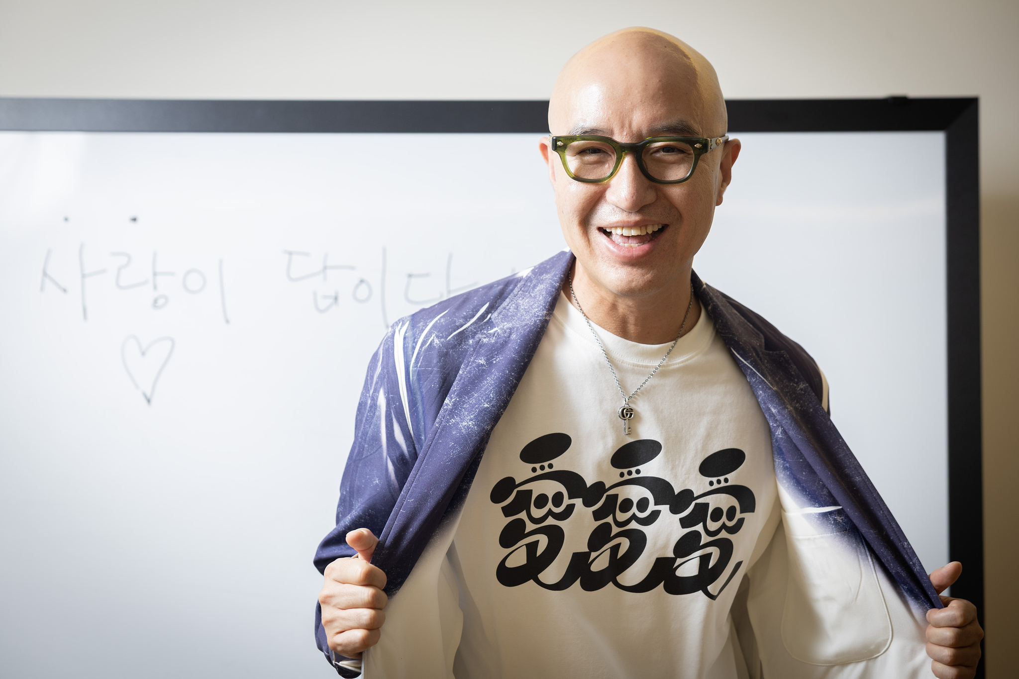 Television personality Hong Seok-cheon poses during an interview with the JoongAng Ilbo at his office in Itaewon, central Seoul, on May 25. [JOONGANG ILBO]