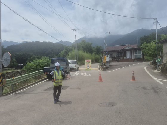 Access to Naeri Village in Sancheong-eup, Sancheong County, is restricted around 9 a.m. on July 20 due to the risk of additional landslides. [KIM MIN-JU]