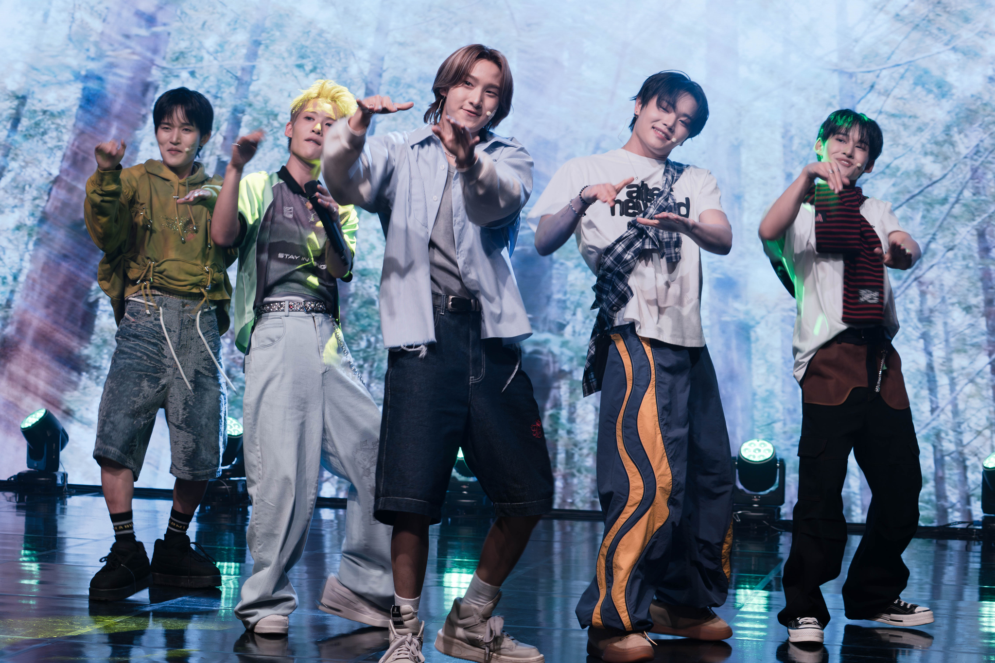 Boy band 1Verse performs ″Multiverse″ during its debut showcase at the Ilchi Art Hall in southern Seoul on July 18. [DANIELA GONZALEZ PEREZ]