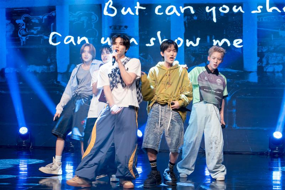 Boy band 1Verse performs ″Ordinary Person″ during its debut showcase at the Ilchi Art Hall in southern Seoul on July 18. [DANIELA GONZALEZ PEREZ]