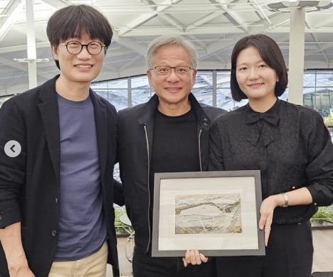 From left: Naver founder Lee Hae-jin, Nvidia CEO Jensen Huang and Naver CEO Choi Soo-yeon meet at Nvidia's headquarters June, 2024 to discuss the concept of “sovereign AI,” or country-specific artificial intelligence, in this photo uploaded to Naver's Instagram. [SCREEN CAPTURE]