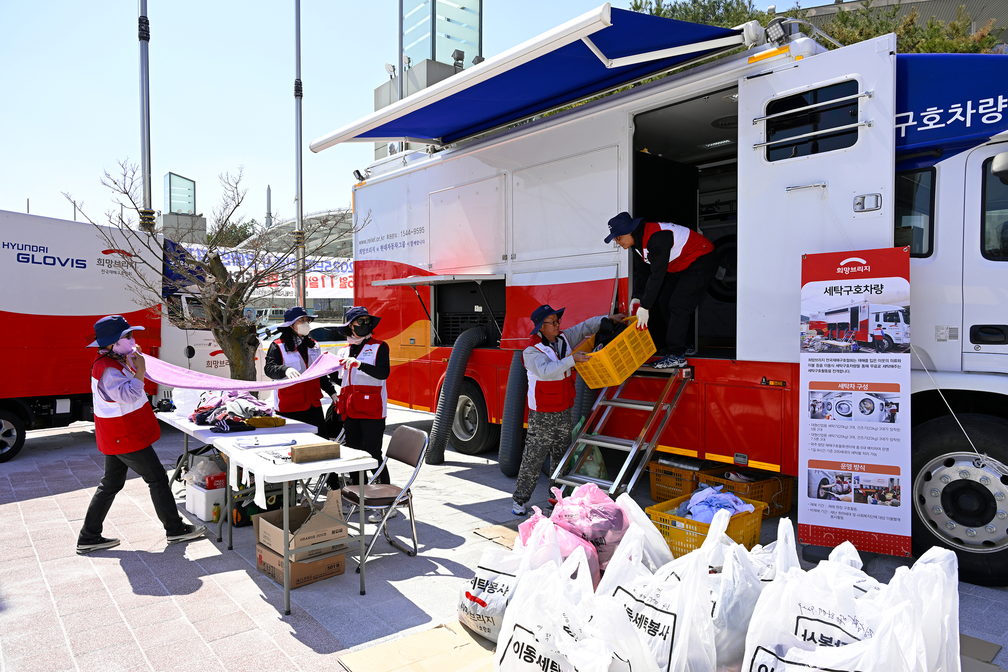 Hyundai Motor Group said on July 21 it donated 2 billion won ($1.4 million) through the Hope Bridge Korea Disaster Relief Association to support recovery efforts in regions hit by heavy rains. [HYUNDAI MOTOR GROUP]