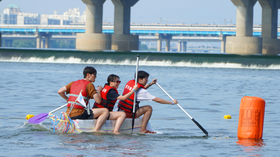 Participants of last year's ″2024 Hangang Festival_Summer,″ enjoy a water sports competition. [SEOUL METROPOLITAN GOVERNMENT] 