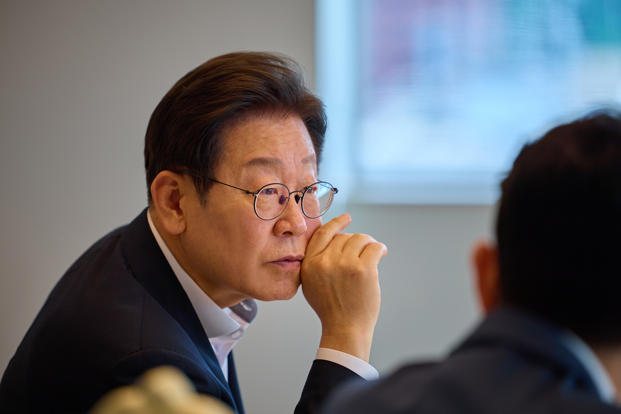 President Lee Jae Myung speaks to aides during a weekly meeting at the presidential office in Yongsan District, central Seoul, on July 22. [NEWS1]