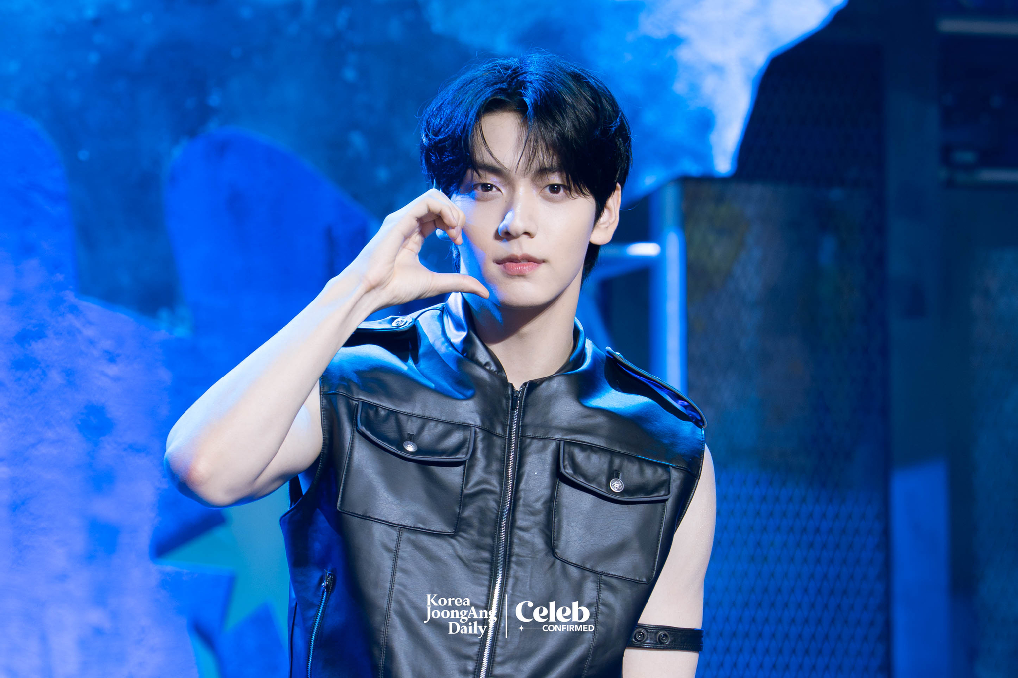 Tomorrow X Together’s Soobin poses for photos during a showcase for the release of the band’s fourth full-length album “The Star Chapter: Together,” at Kyung Hee University Grand Peace Palace in eastern Seoul on July 21. [DANIELA GONZALEZ PEREZ]