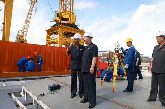 Nampo Shipyard officials are seen working on the construction of the third Choe Hyon-class destroyer on July 21. [NEWS1]