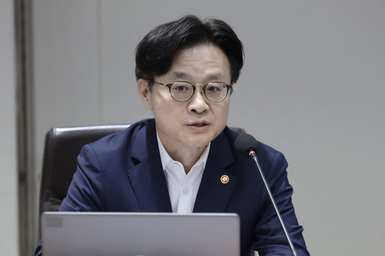 Industry Minister Kim Jung-kwan delivers opening remarks during a Cabinet meeting presided over by President Lee Jae Myung at the presidential office in Yongsan District, central Seoul, on July 22. [YONHAP]