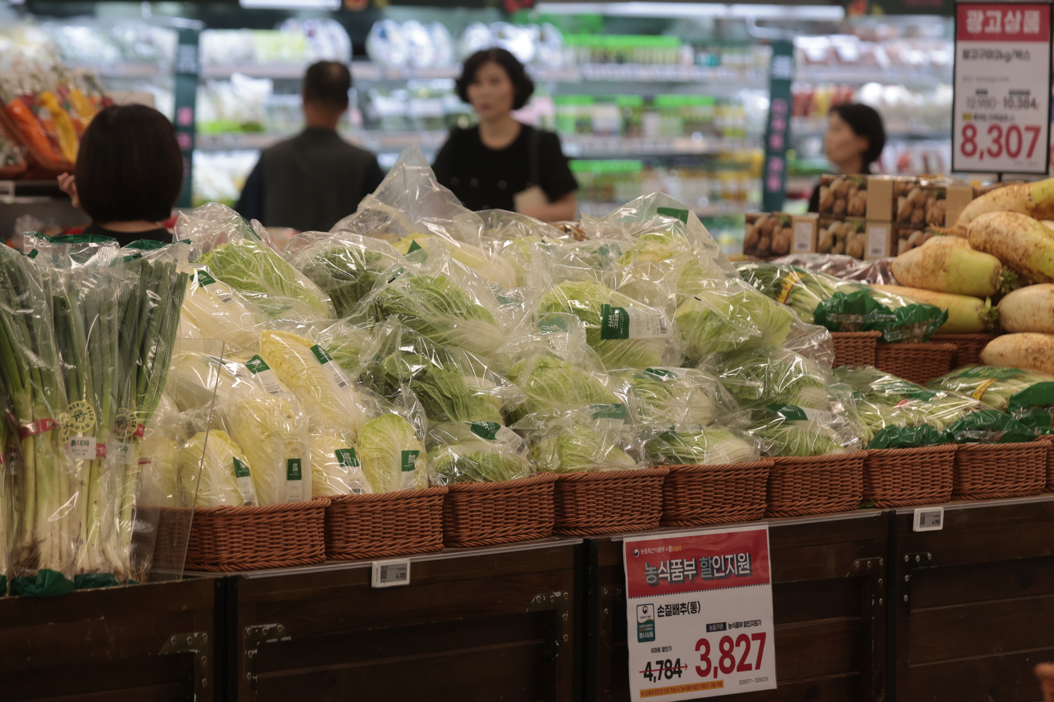Napa cabbage is stocked at a supermarket in Seoul on July 22. [YONHAP]