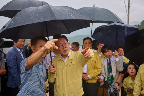 President Lee Jae Myung on July 21 inspects damage in Buri Village, Sancheong-eup, Sancheong County, South Gyeongsang, following record-breaking rainfall, in this photo uploaded to the president's social media. [NEWS1]