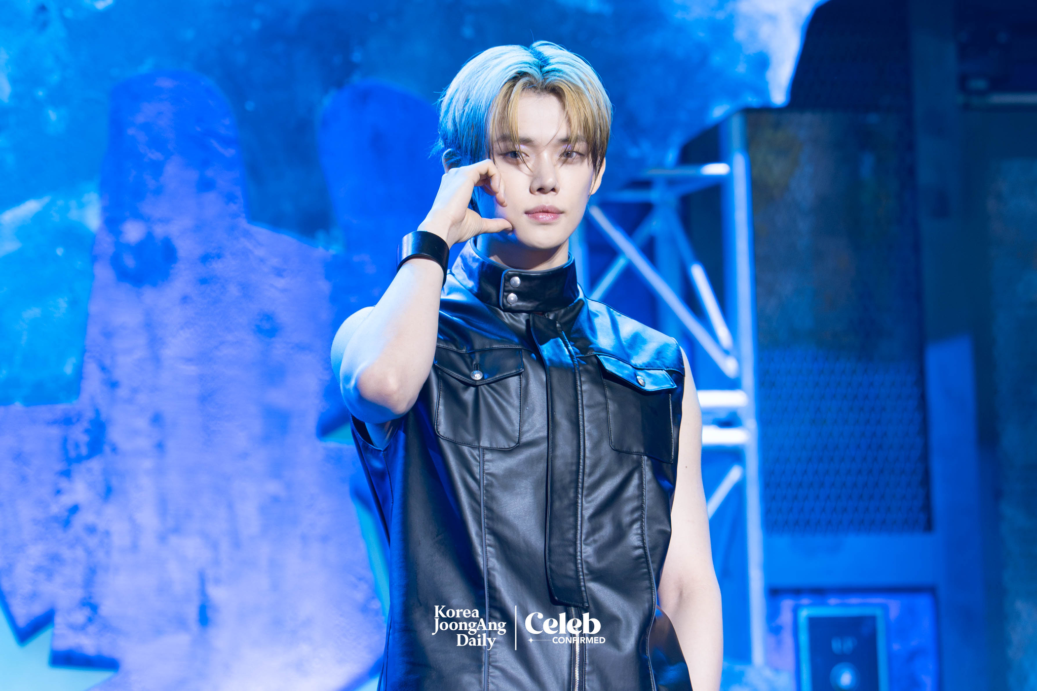 Tomorrow X Together’s Yeonjun poses for photos during a showcase for the release of the band’s fourth full-length album “The Star Chapter: Together,” at Kyung Hee University Grand Peace Palace in eastern Seoul on July 21. [DANIELA GONZALEZ PEREZ]