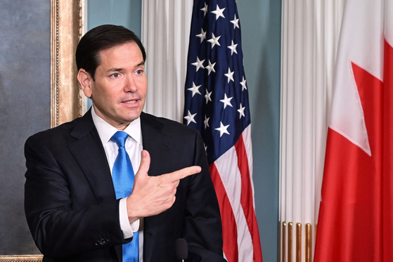 U.S. Secretary of State Marco Rubio speaks at a signing ceremony for a memorandum of understanding on nuclear cooperation with Bahrain's Foreign Minister Abdullatif bin Rashid al-Zayani at the State Department in Washington on July 16. [AFP/YONHAP]