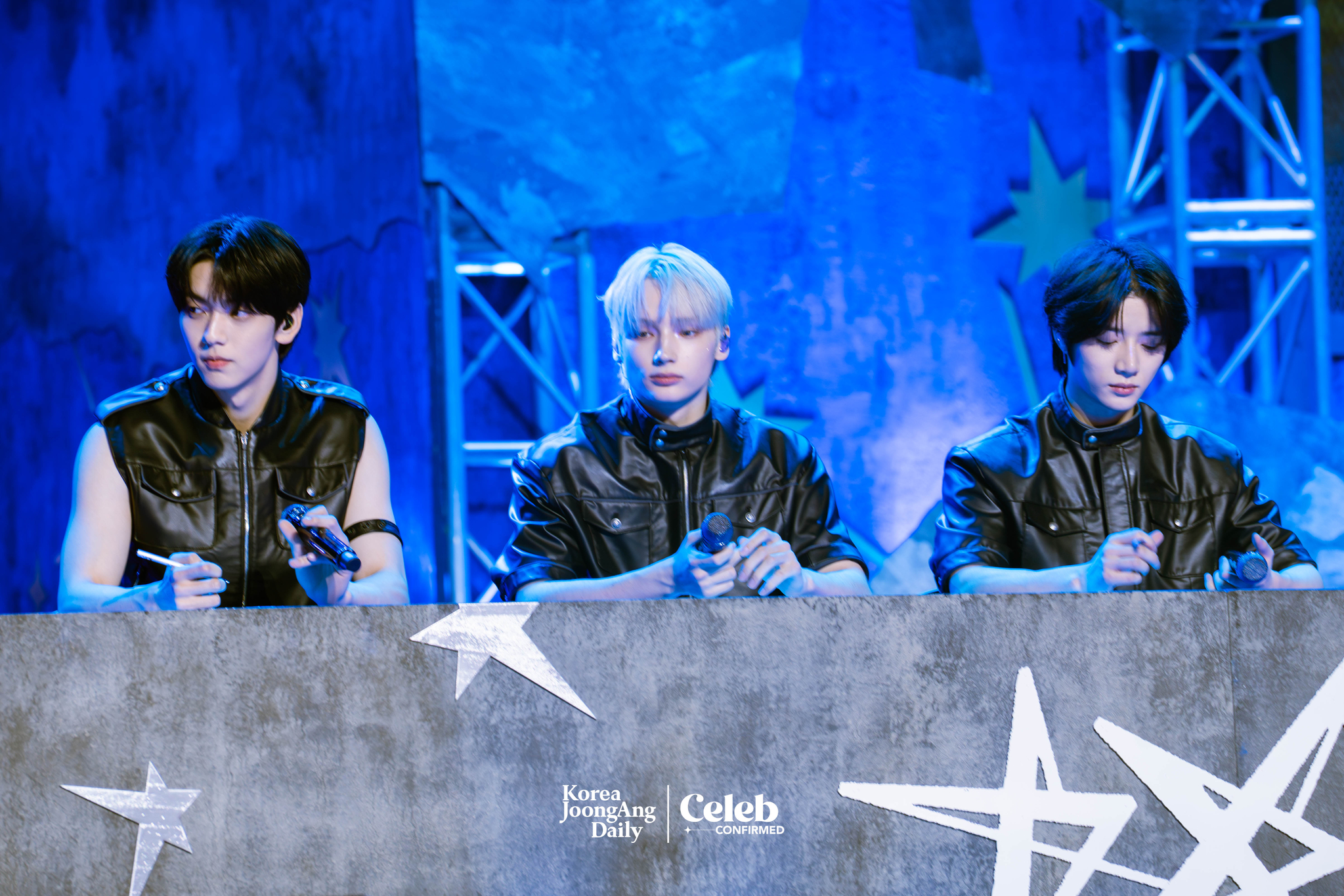 Boy band Tomorrow X Together answers questions during a showcase for the release of its fourth full-length album, “The Star Chapter: Together,” at Kyung Hee University Grand Peace Palace in eastern Seoul on July 21. [DANIELA GONZALEZ PEREZ]