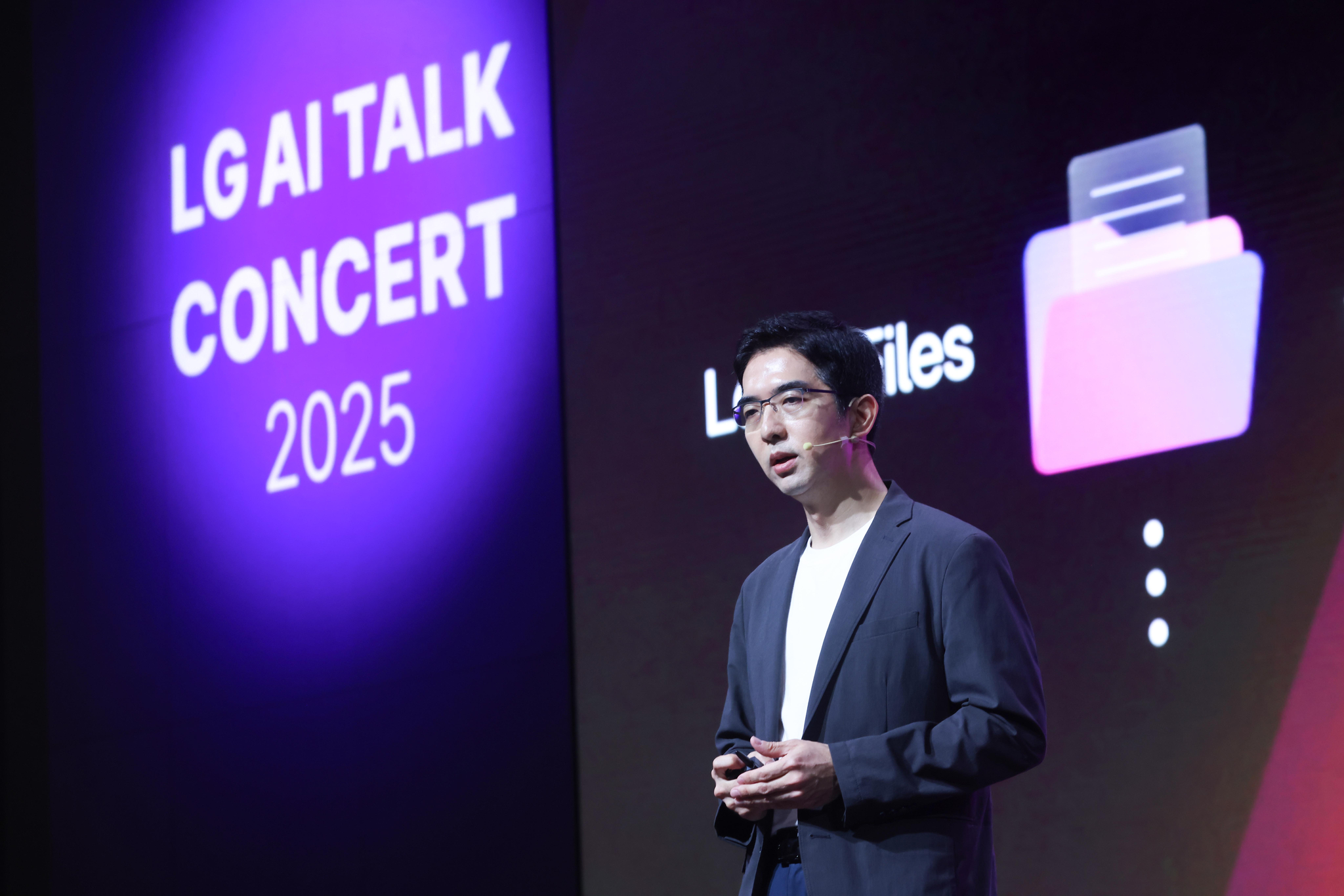 Lee Hong-lak, co-director of the LG AI Research and chief AI scientist, introduces LG's Exaone ecosystem during the “AI Talk Concert 2025” held at LG Science Park in Magok, Gangseo District, western Seoul, on July 22. [LG]