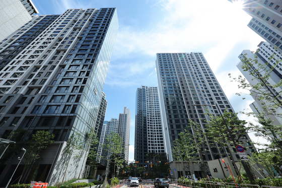 An apartment complex in Seocho District, southern Seoul, is pictured in this photo taken July 23. [NEWS1]