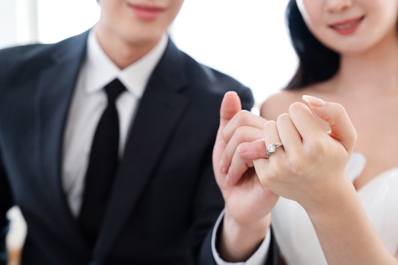 Six in 10 single Korean adults are open to marriage, but most are putting off tying the knot due to economic pressures and difficulties balancing work and family life, a government survey conducted from March 28 to April 9 showed. [GETTY IMAGES BANK]