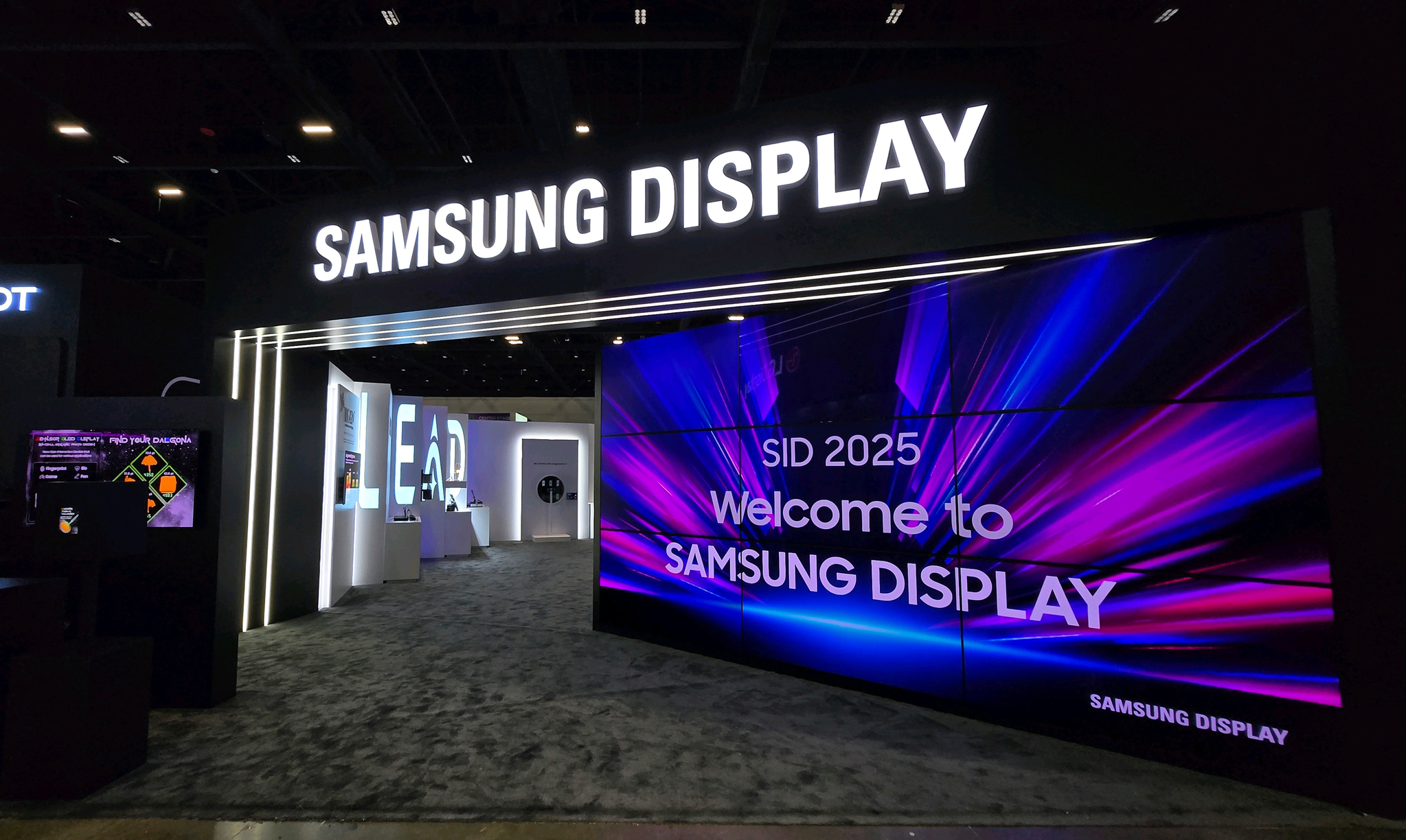 Samsung Display’s exhibition booth is installed at SID 2025, an international display exhibition, on March 13. [YONHAP]