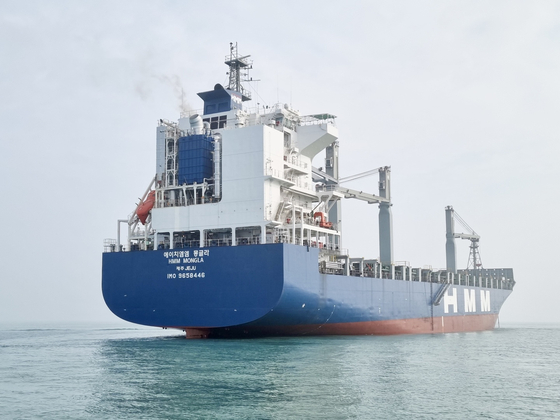 An HMM container carrier equipped with Samsung Heavy Industry's onboard carbon capture and storage system (OCCS) technology [SAMSUNG HEAVY INDUSTRIES]