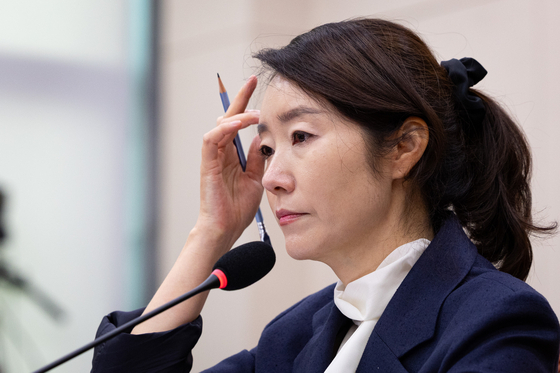 Kang Sun-woo, nominee for minister of gender equality and family, responds to parliamentary questioning at her confirmation hearing held at the National Assembly in Yeouido, western Seoul, on July 14. [NEWS1]