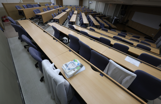An empty lecture hall is seen at a medical school in Seoul on July 17. [YONHAP]