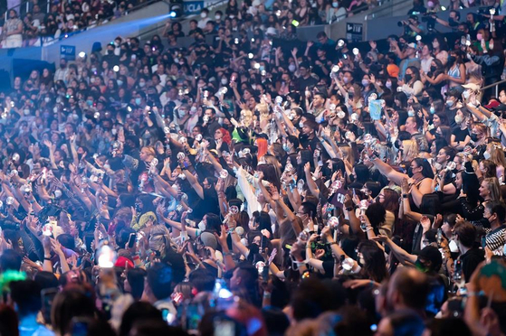 K-pop fans at a KCON concert in Los Angeles in August 2022 [CJ ENM]
