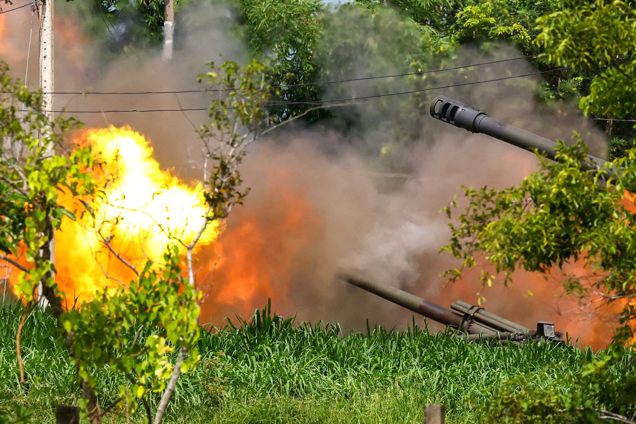 A mobile artillery unit of Thailand's military fires toward Cambodia as the two countries exchanged heavy artillery in the worst fighting in more than a decade in Surin, Thailand, July 25. [REUTERS/YONHAP]