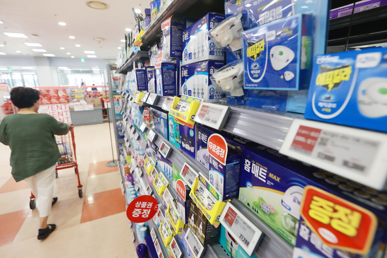 Mosquito repellents line the shelves of a supermarket in Seoul on July 25. [YONHAP] 