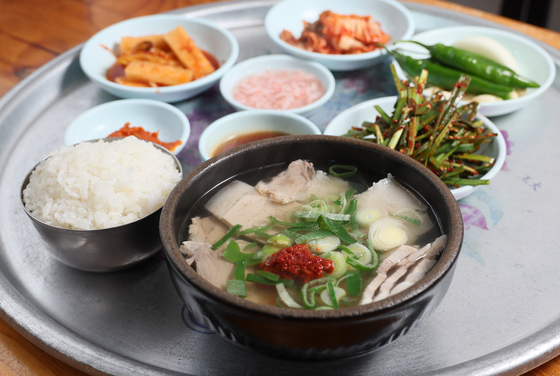 A bowl of gukbap (soup mixed with rice) at a restaurant in Busan [JOONGANG ILBO]