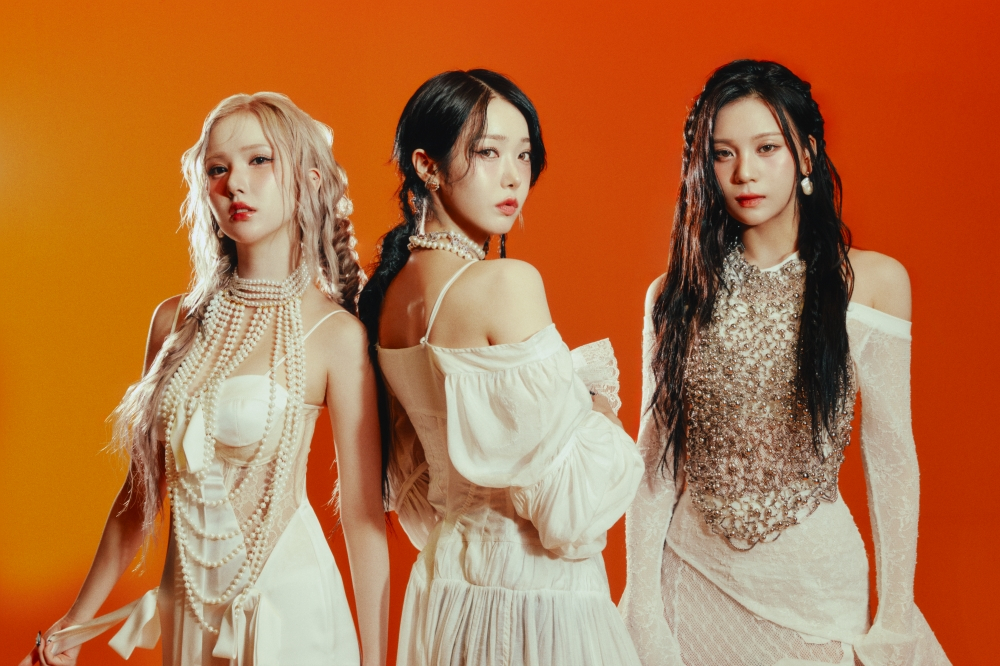 A promotional photo for Girl group Viviz's fifth EP “Voyage″ [BIG PLANET MADE]