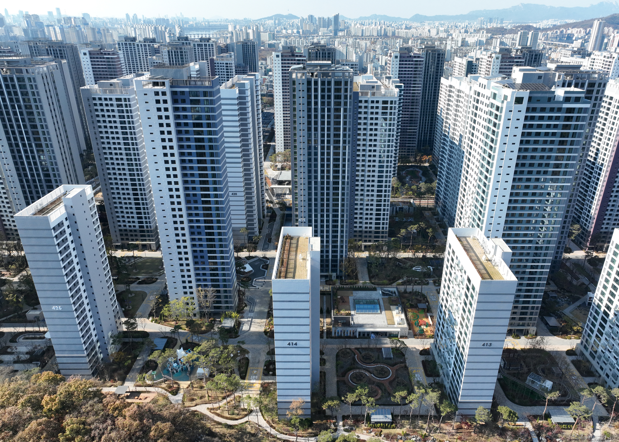 The Olympic Park Foreon apartment complex in Gangdong District, eastern Seoul, on Nov. 24, 2024. [YONHAP]
