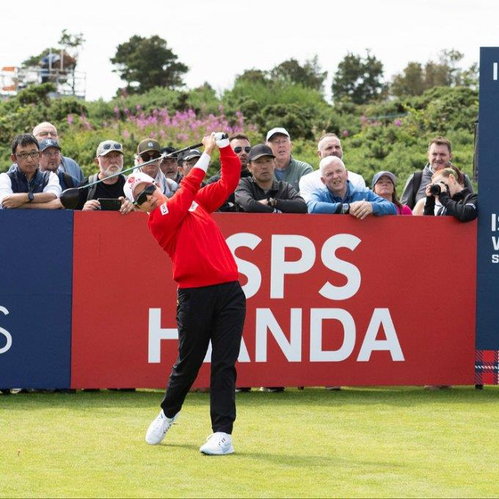 Kim Hyo-joo of Korea tees off on the first hole during the third round of the ISPS Handa Women's Scottish Open at Dundonald Links in Ayrshire, Scotland, on July 26, in this photo captured on the X page of the LPGA Tour. [YONHAP] 