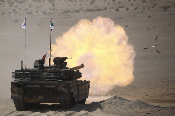 Troops participate in a field training exercise conducted as part of an 11-day combined drill in the United Arab Emirates (UAE) from Feb. 10 to 20. [REPUBLIC OF KOREA ARMY]