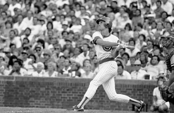 Chicago Cubs' Ryne Sandberg slugs a triple during Wednesday, Aug. 29, 1984 game against the Cincinnati Reds in Chicago. [AP/YONHAP]