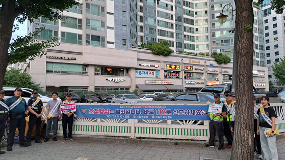 Officials from the Seoul Metropolitan Police Agency, Songpa Police Precinct and Songpa District Office are seen participating in a major crackdown on aggressive solicitation and sex work brokering in the Songpa District, southern Seoul, which started on May 12. [SEOUL METROPOLITAN POLICE AGENCY]
