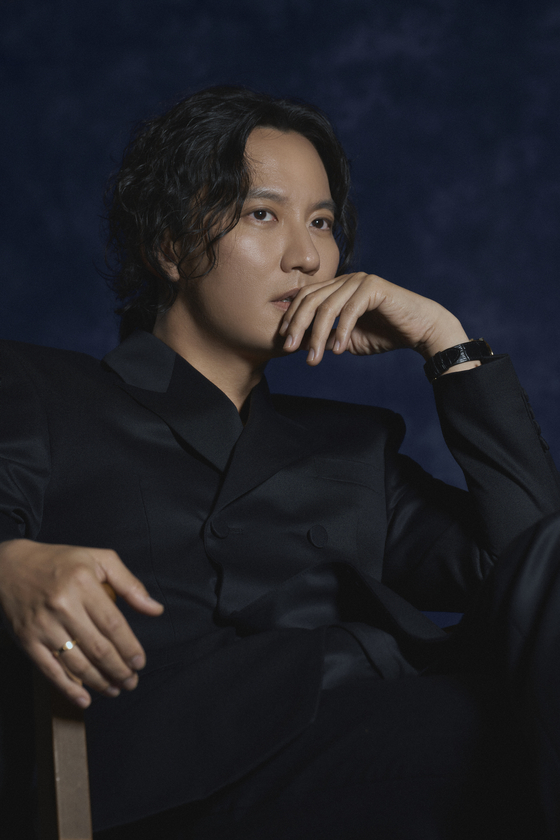 Actor Kim Nam-gil stars as Lee Do, a former soldier turned police officer, in Netflix series ″Trigger.″ [NETFLIX]
